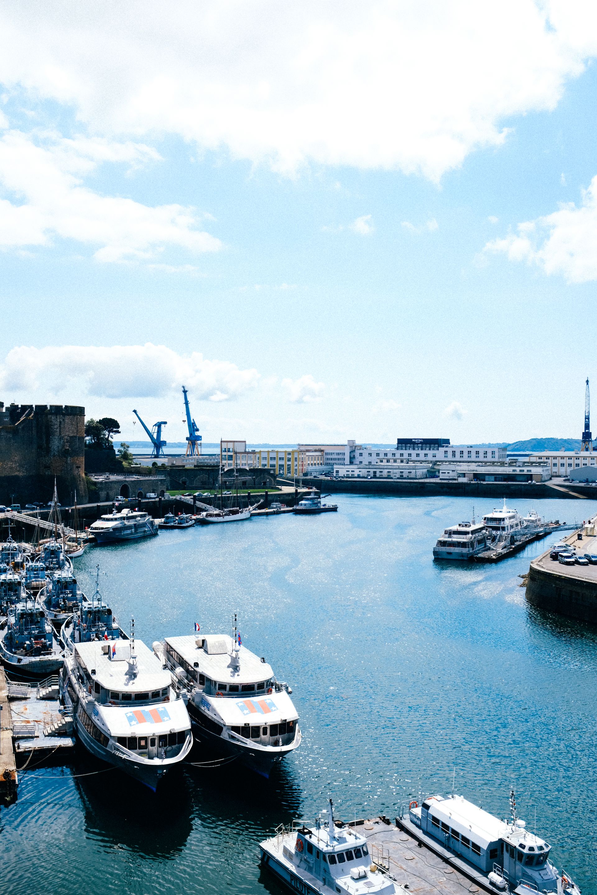 Sortie bateau vers Mouillages proches depuis Brest, ideale pour bateau a moteur, voilier ou catamaran selon votre programme