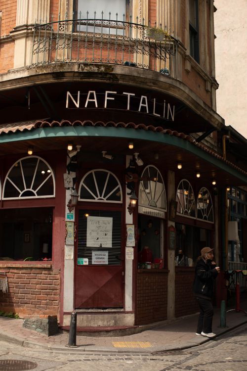Free Cozy brick-walled corner shop with a unique facade and vintage vibe. Stock Photo