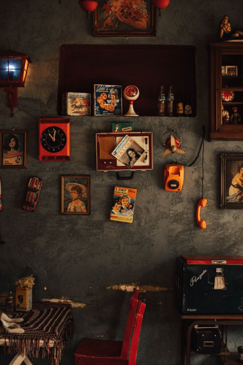 Free A cozy vintage interior featuring various retro wall decorations and classic design elements. Stock Photo