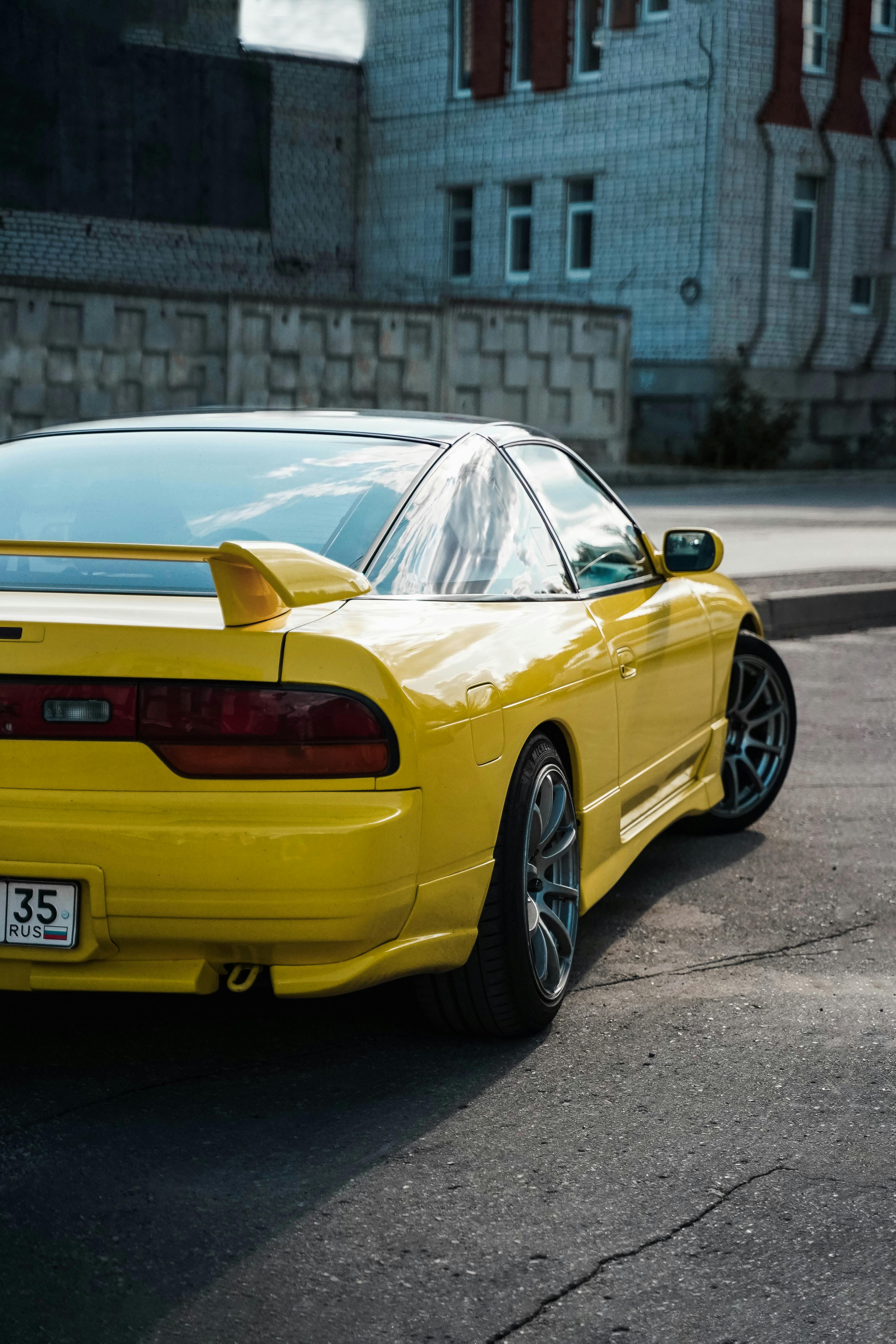 gelbes Auto-Nissan Juko Foto & Bild  straße, auto, reifen Bilder auf  fotocommunity
