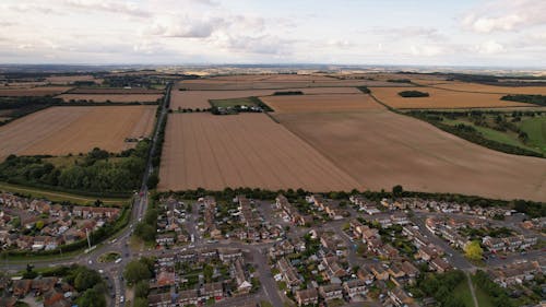 Kostnadsfri bild av åkermark, by, drönarbilder