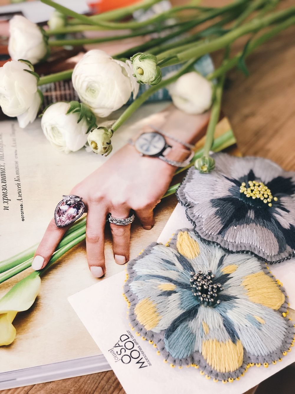 Student hands arranging white blooms during a Florelle flower class
