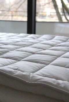 Bamboo Mattress Topper Queen Size - Thick Breathable Pillow Top Mattress Pad for Back Pain Relief - Deep Pocket Topper Fits 8-20 Inches (60x80 Inches, Green)