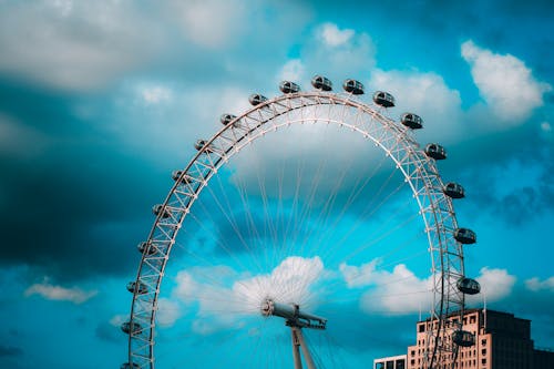 Free Big Ferris Wheel Under Blue Sky Stock Photo