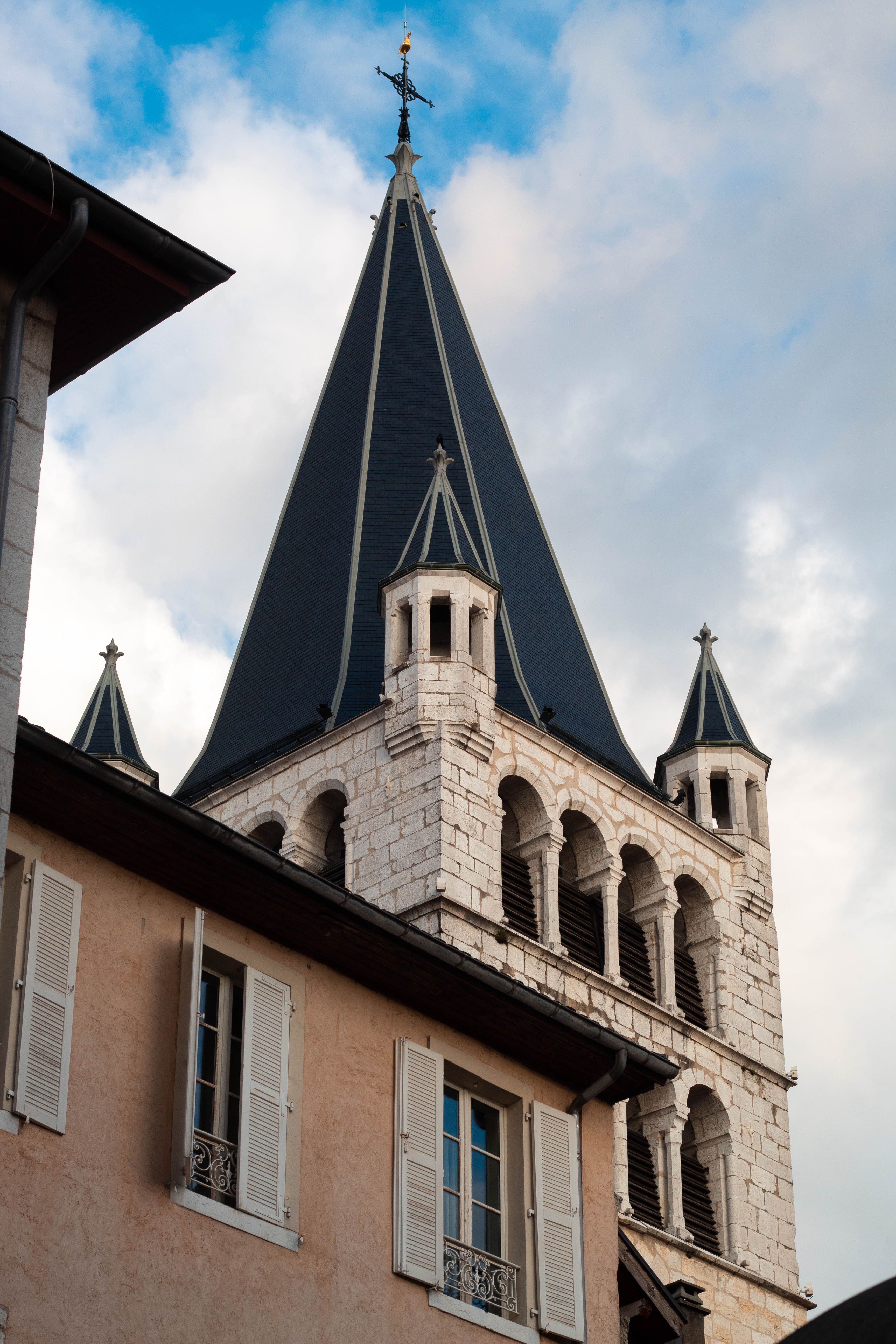 Low Angle Shot of a Church · Free Stock Photo