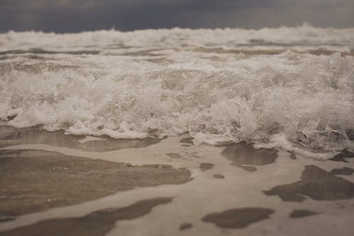 Бесплатное стоковое фото с вода, волна, всплеск