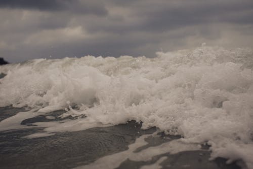 Бесплатное стоковое фото с вода, волна, всплеск