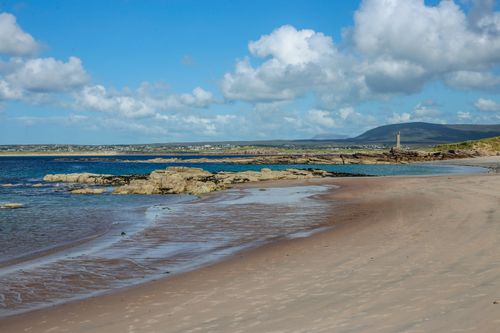 Free Explore the tranquil beauty of Dunfanaghy Beach with its expansive sandy shores and rocky coastline in Ireland. Stock Photo