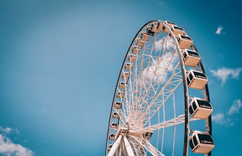 Free White Ferris Wheel Under Blue Sky Stock Photo