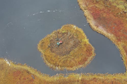 adacık, drone çekimi, göl içeren Ücretsiz stok fotoğraf