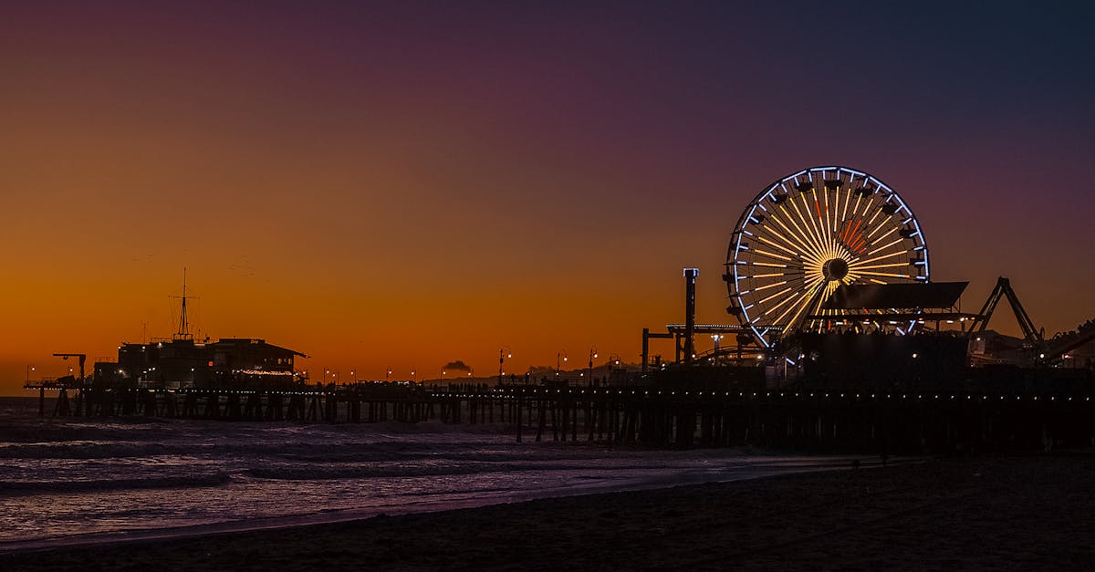 How much do ICU nurses make an hour California