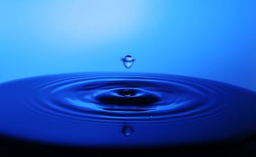 Безкоштовне стокове фото на тему «H2O, блакитний фон, брижі»