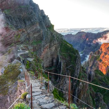 12 Spectacular Hiking Trails Around the World for Unforgettable Views