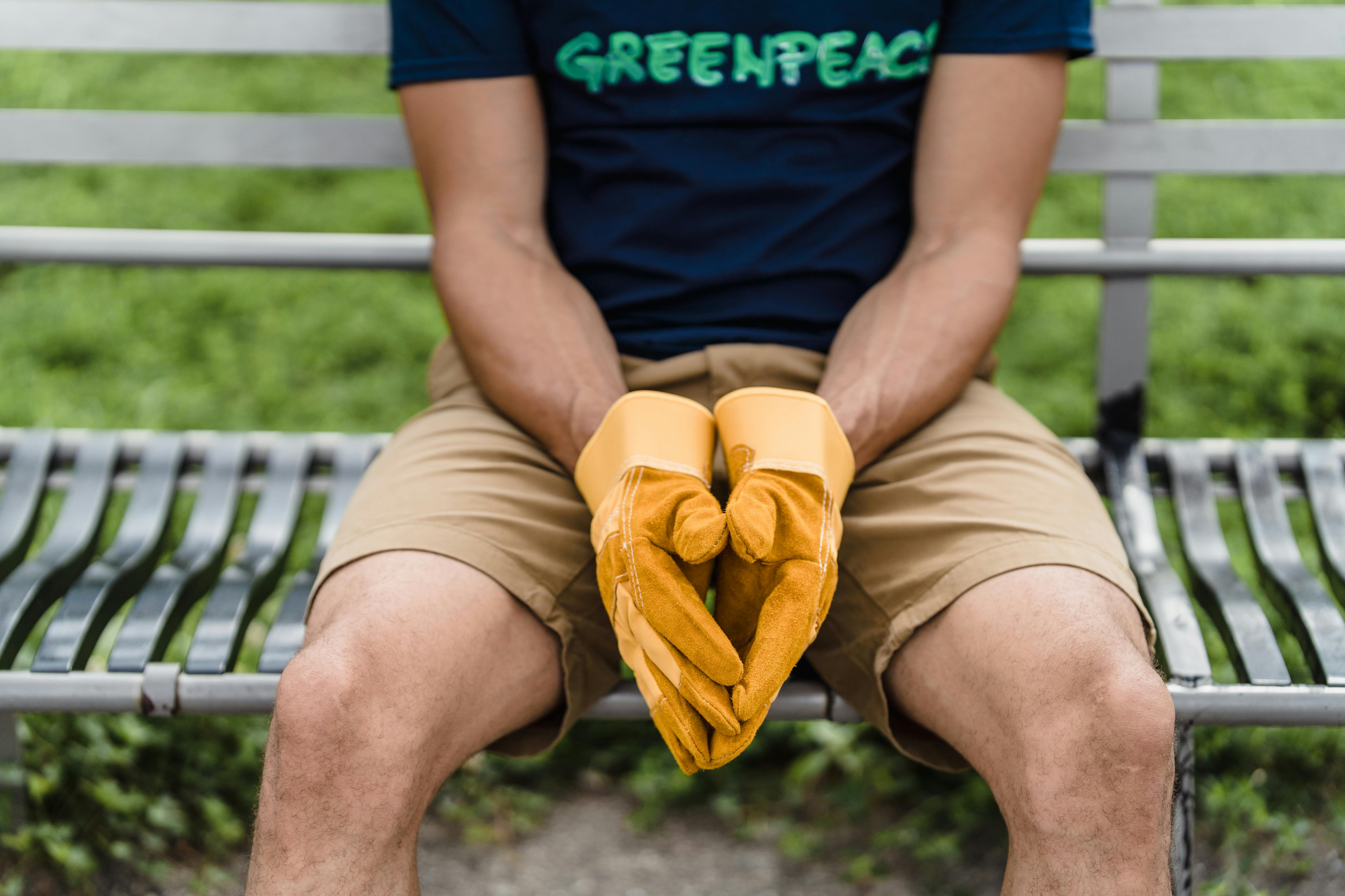 Gardening gloves are a non-negotiable — here are the best ones — Photo by Lara Jameson on Pexels