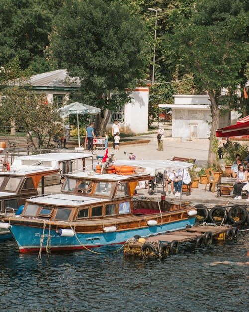 Δωρεάν στοκ φωτογραφιών με Άνθρωποι, αποβάθρα, βάρκες