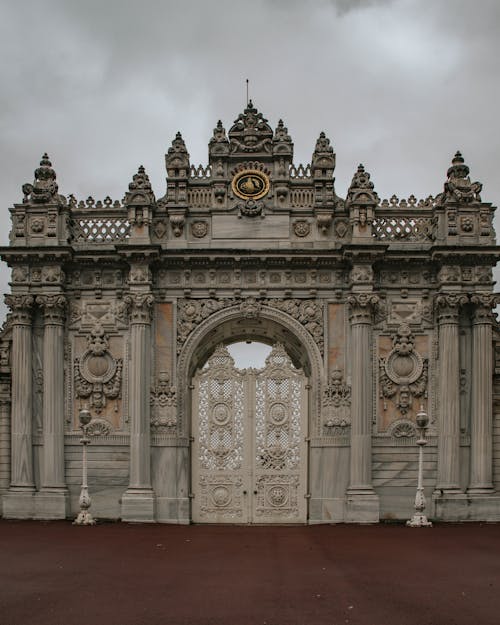 Základová fotografie zdarma na téma architektura, bílá obloha, brána