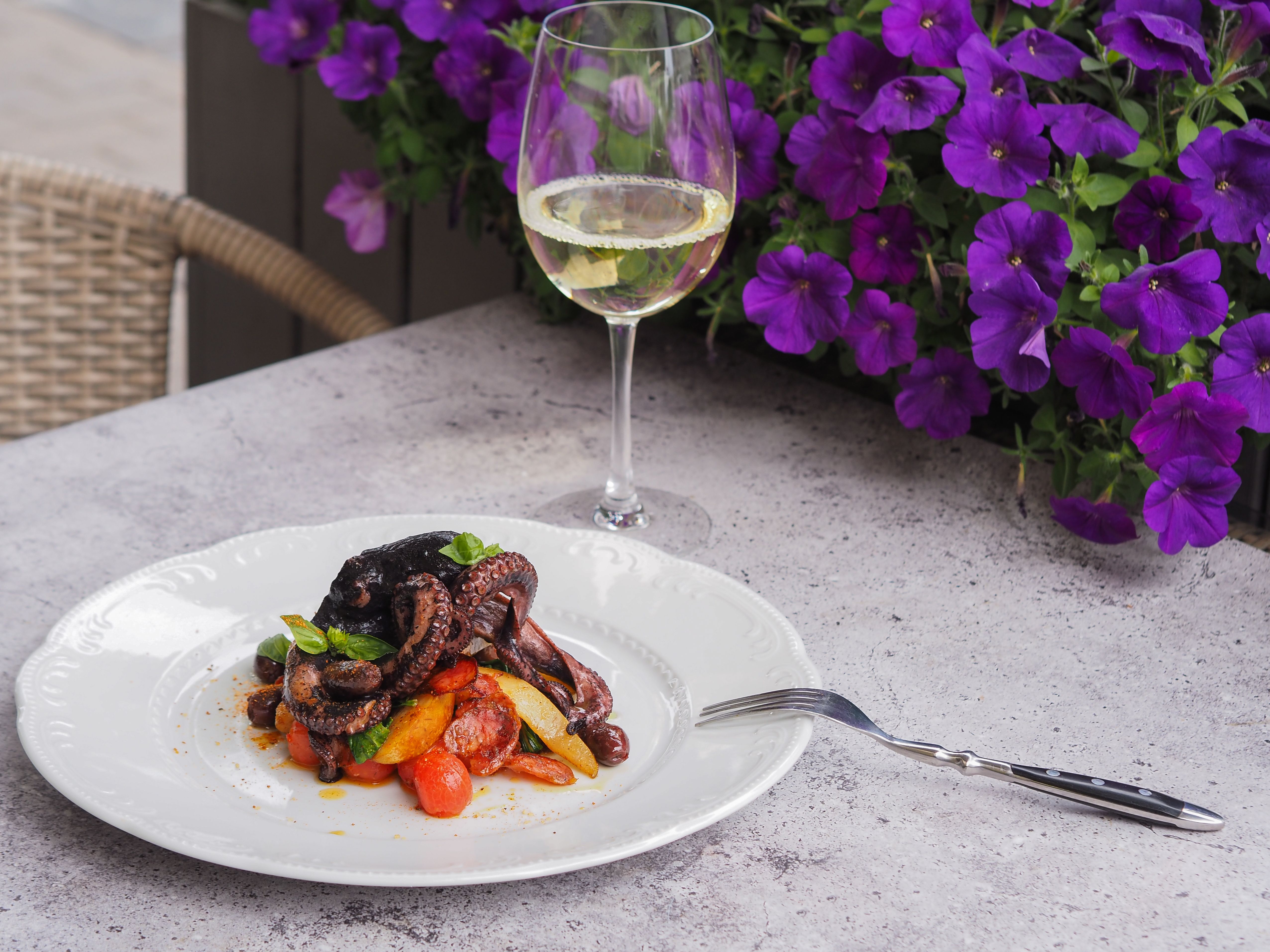 The Best Wine to Drink With Seafood in Bangkok