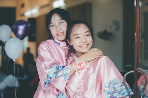 アジア人女性, ハッピー, ピンクのドレスの無料の写真素材