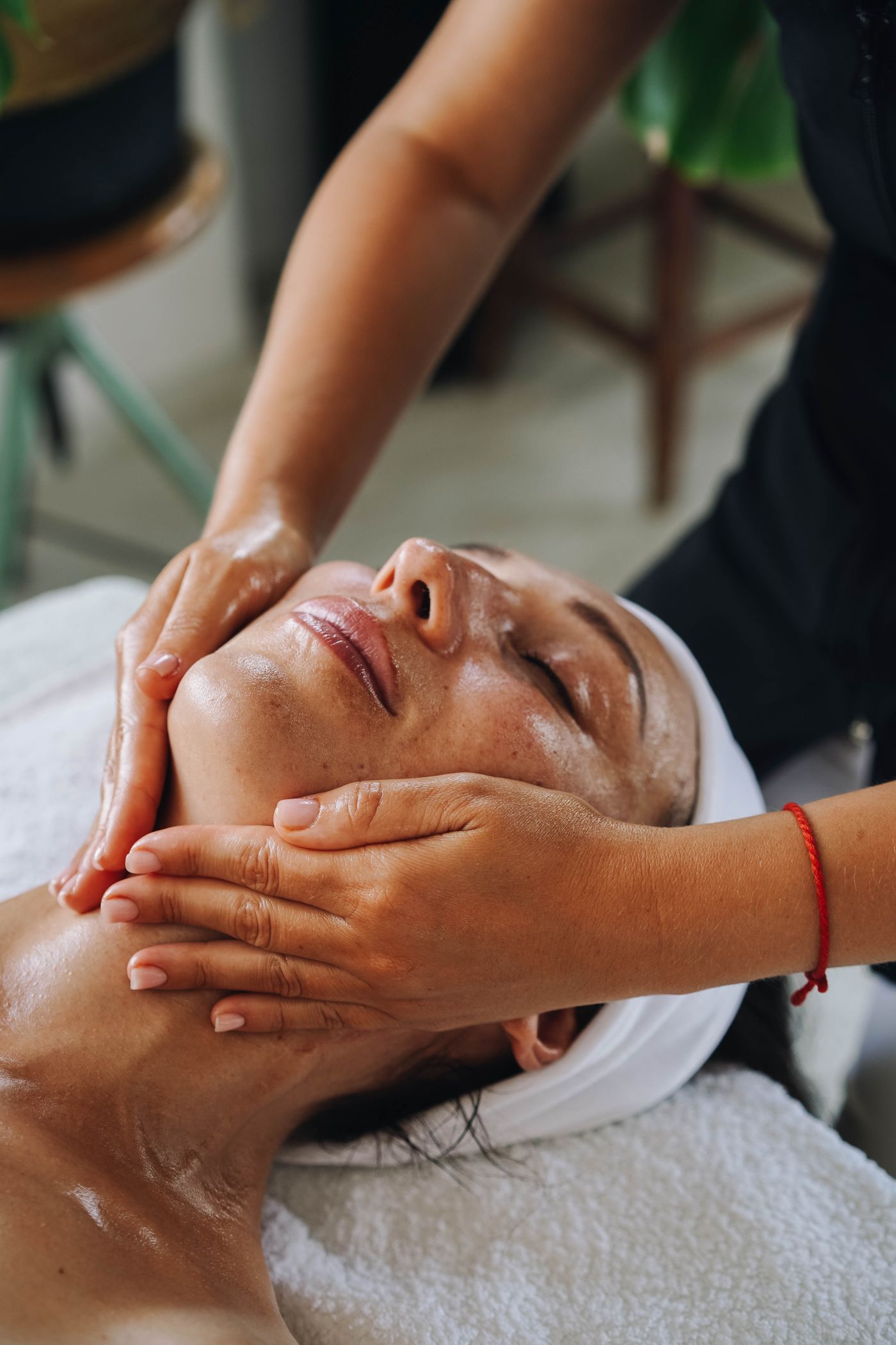Buccal massage — çene hattı çalışması