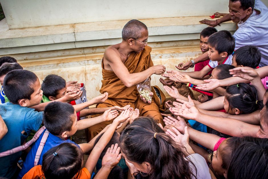 children sharing kindness