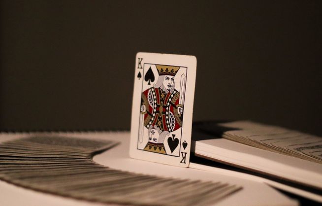 Online Casino: Spielautomaten und Live-Spiele im Überblick