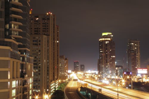 Ingyenes stockfotó éjszaka, épületek, felhőkarcolók témában