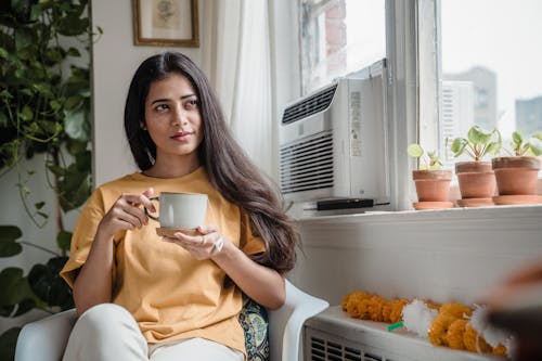 Immagine gratuita di adulto, alla ricerca, capelli neri