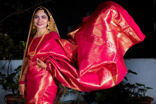 Free Smiling Indian woman in traditional red saree, showcasing Indian culture and fashion. Stock Photo