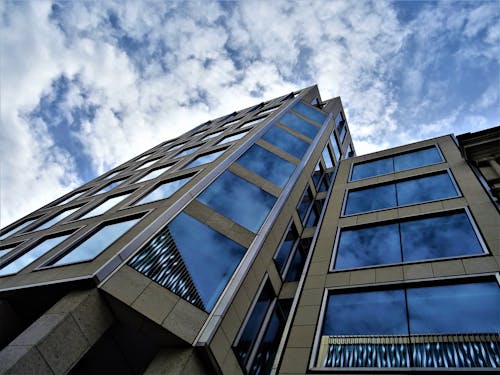 Foto De ángulo Bajo De Edificio De Gran Altura