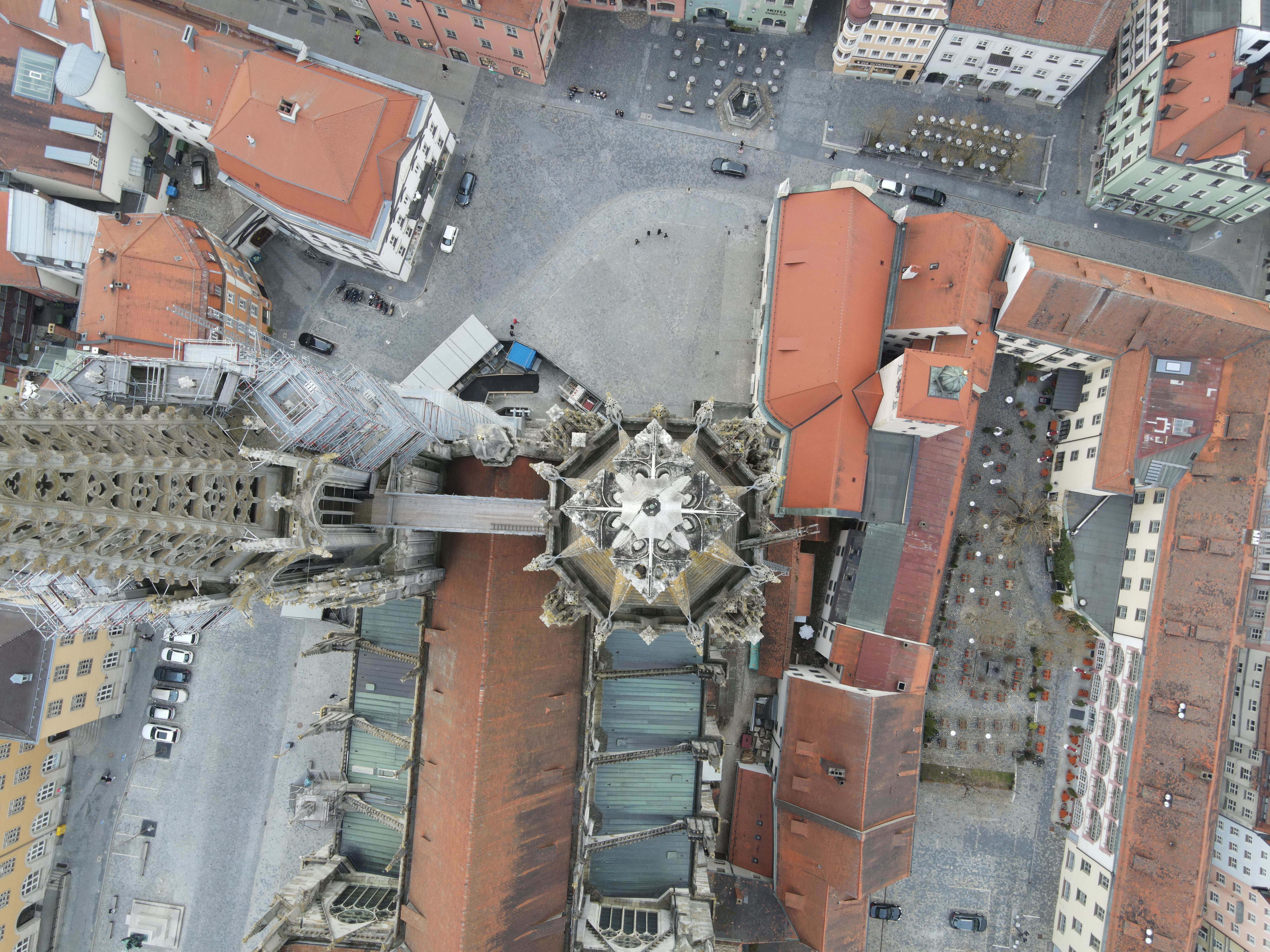 Vue d’ensemble urbaine, à l’image de clermont-ferrand.