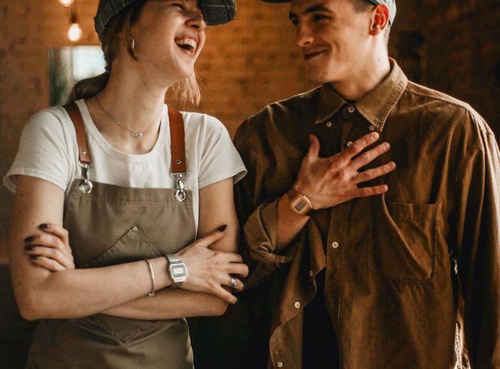 Online dating: starting a conversation on a niche platform