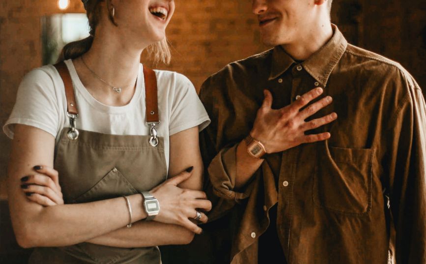 Online dating: starting a conversation on a niche platform