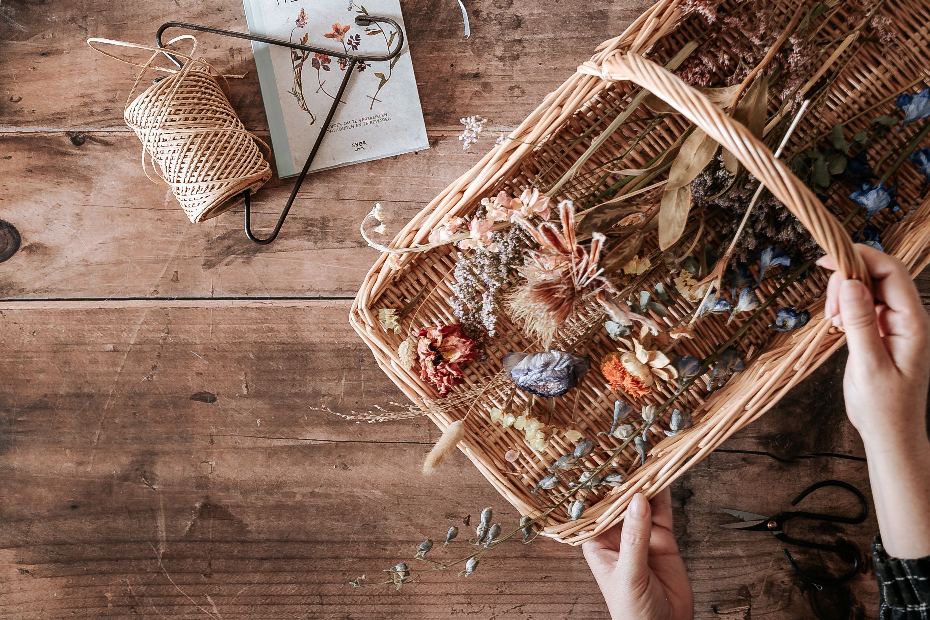 Geschenkkorb mit Blumen