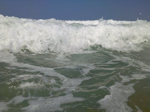 Foto d'estoc gratuïta de onades de platja, platja, sobre el mar