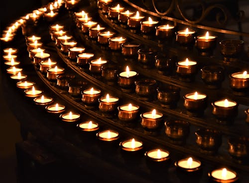 Foto stok gratis altar lilin, api, berlampu
