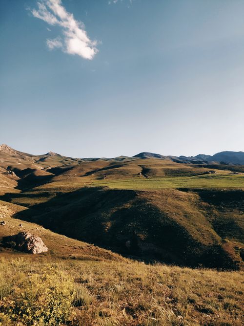 Free Breathtaking view of rolling hills and mountains under a clear sky in Doğubayazıt, Ağrı, Turkey. Stock Photo