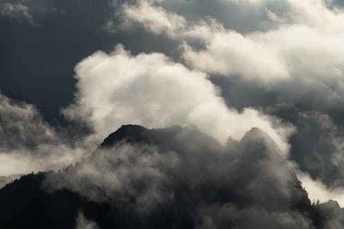 Gratis lagerfoto af bjerge, hvide-skyer, landskab Lagerfoto