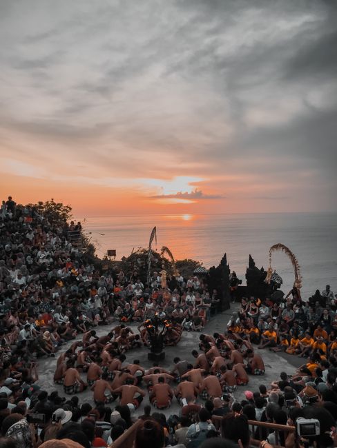 Offerings in Balinese Ceremonies: A Sacred Spectacle Offerings in Balinese Ceremonies: A Sacred Spectacle