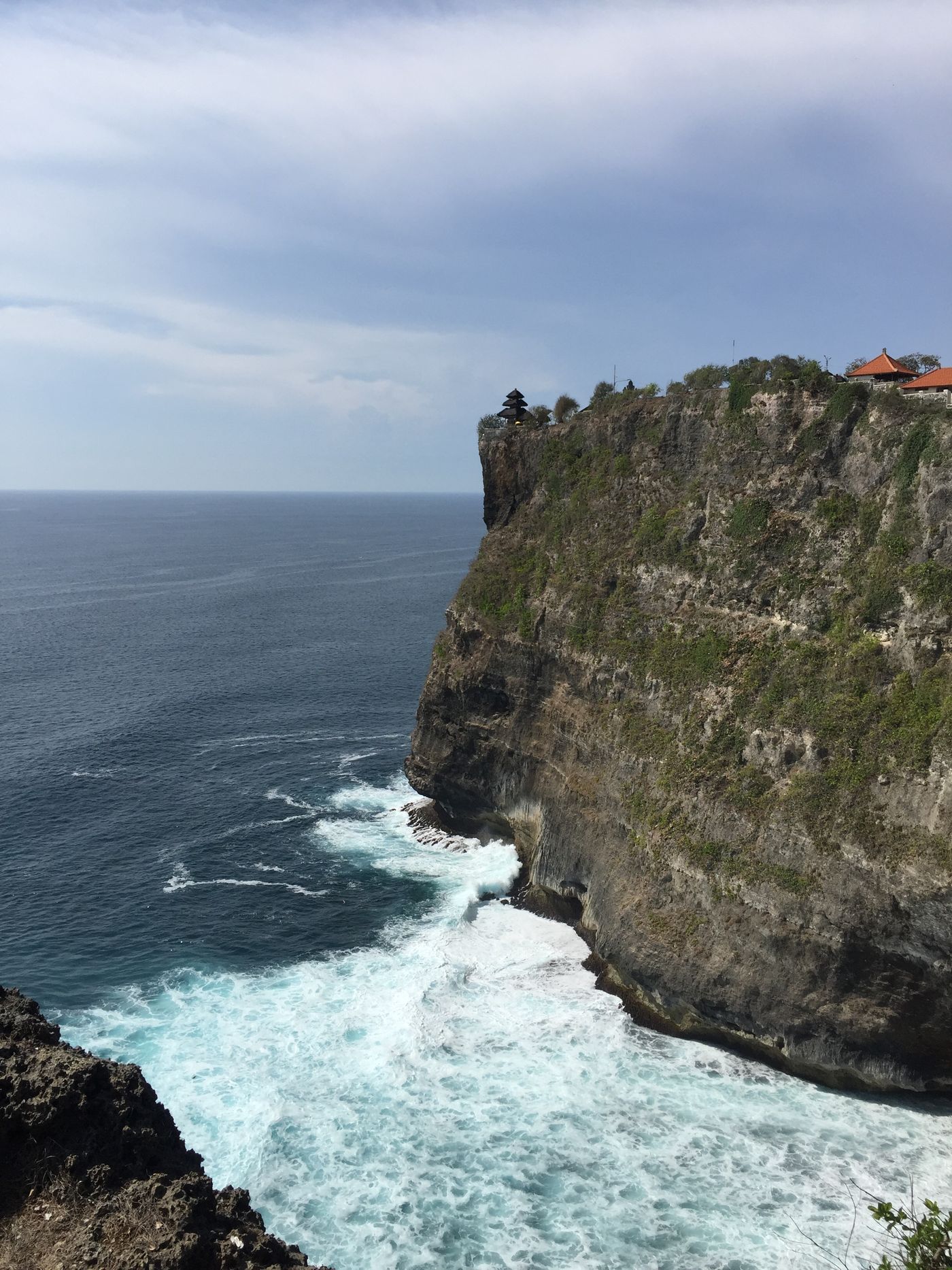 What to see at Uluwatu Temple Bali cliffside temple ocean waves