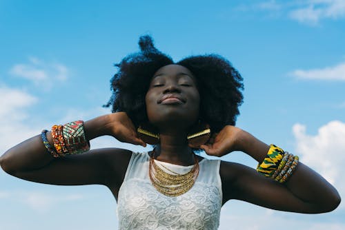 Kostnadsfri bild av afrikansk amerikan kvinna, afro, armband