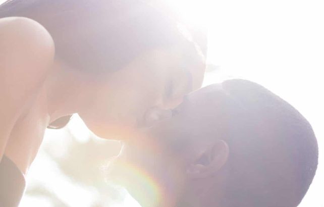 Online dating: starting a conversation on a niche platform