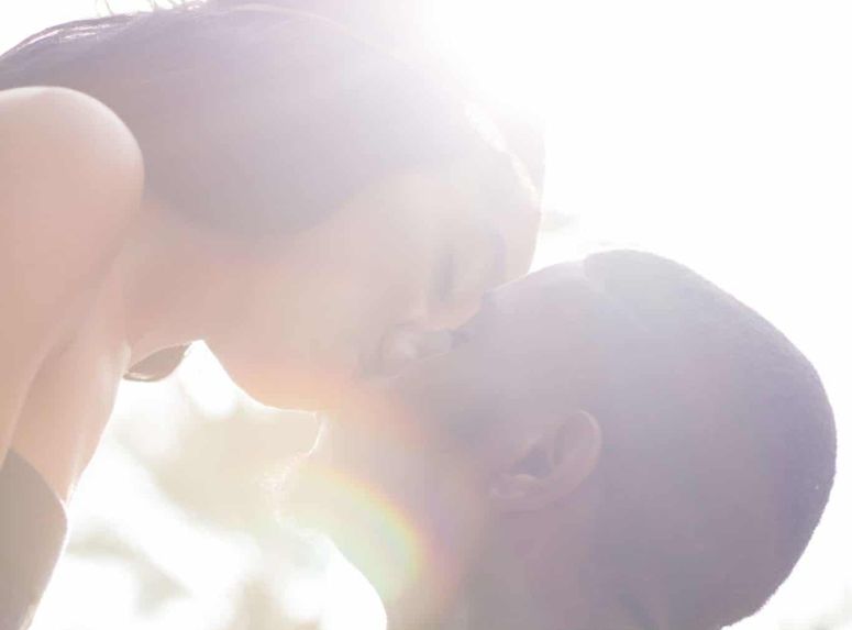Online dating: starting a conversation on a niche platform