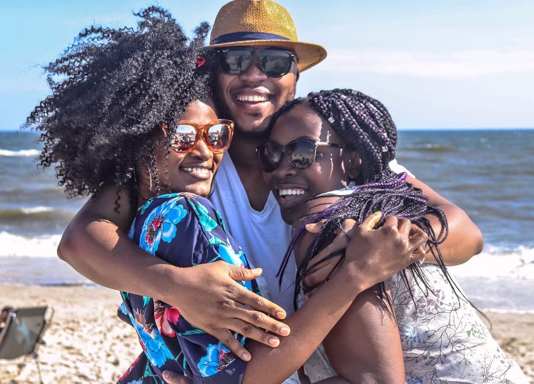 Online dating: starting a conversation on a niche platform