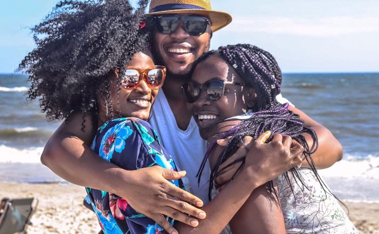 Online dating: starting a conversation on a niche platform