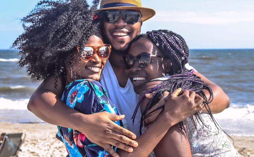 Online dating: starting a conversation on a niche platform