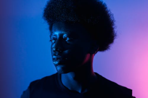adam, Afro, aydınlatılmış içeren Ücretsiz stok fotoğraf