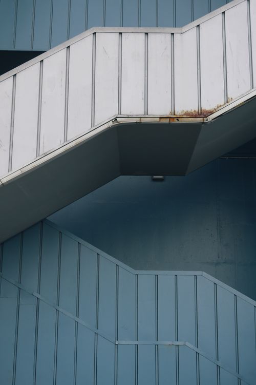 Free Vertical shot of a minimalist white and blue staircase with geometric lines. Stock Photo