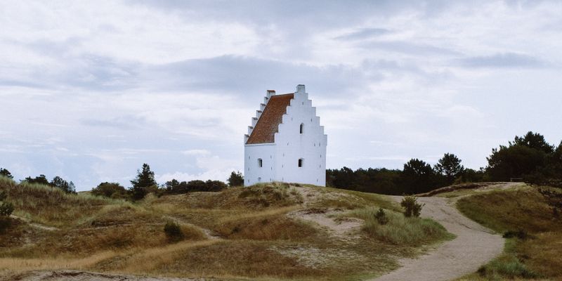 La iglesia enterrada en la arena de Skagen