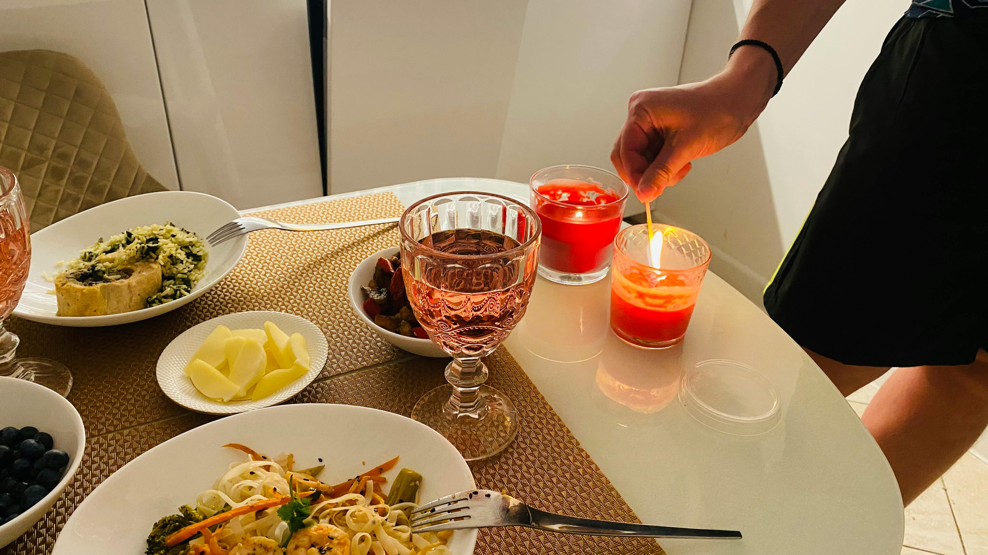 Cooking at Home vs. Dining Out: What's Better? — Photo by Елена Спектор on Pexels