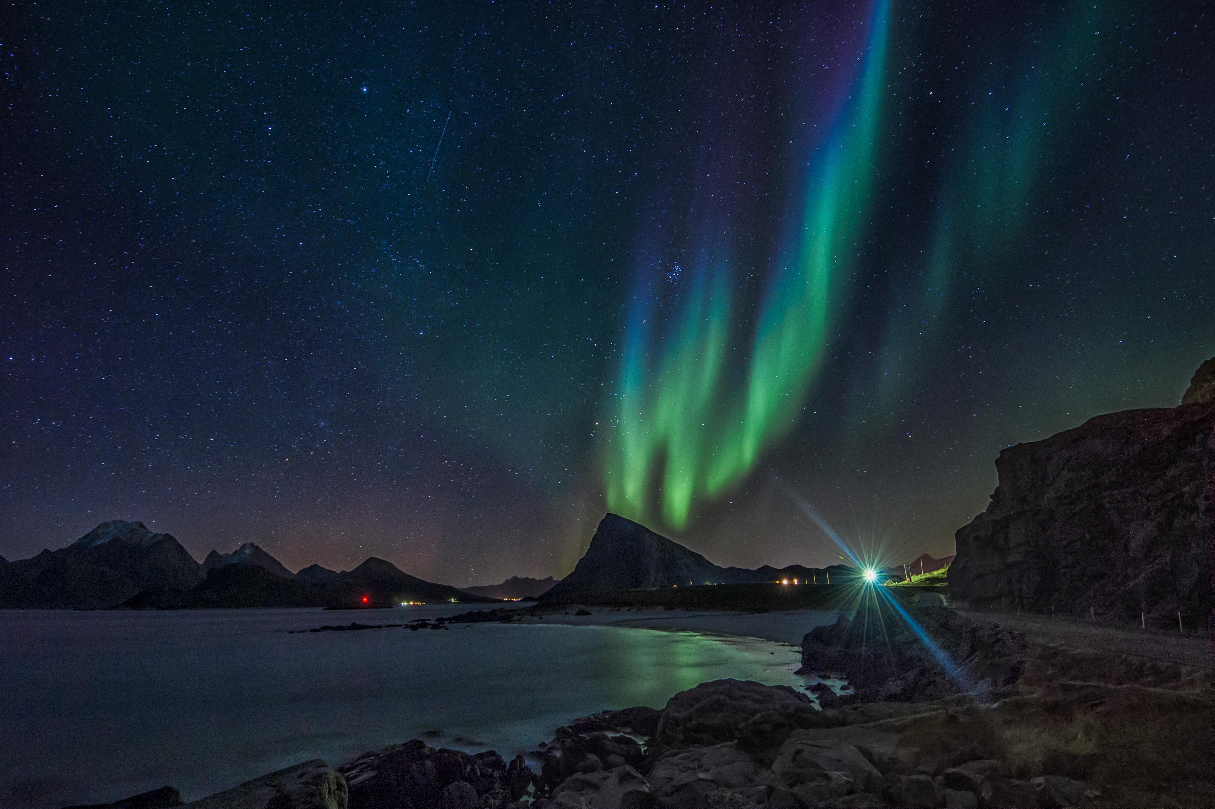 fondo de pantalla de estrellas de la aurora boreal